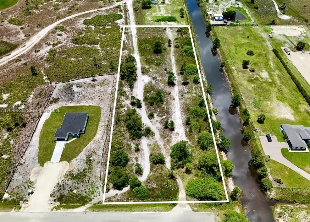 Foto de propiedad en 0 60th Avenue NE, Naples, FL 34120 Naples con MLS# 