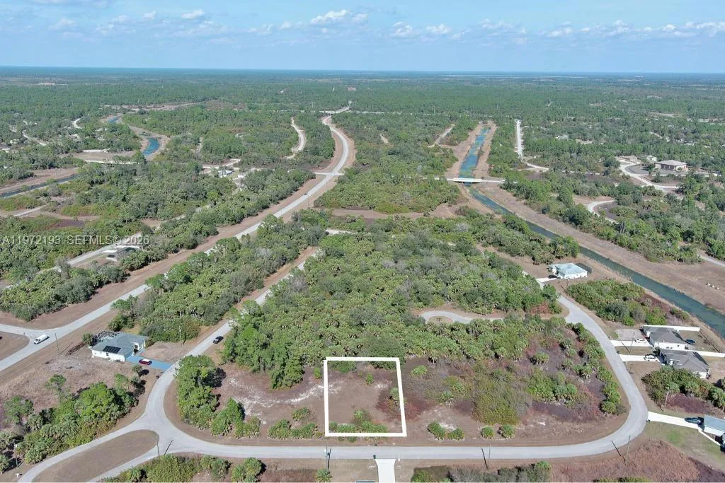 Foto de propiedad en 0 Eastman Circle, North Port, FL 34288 North Port con MLS# 