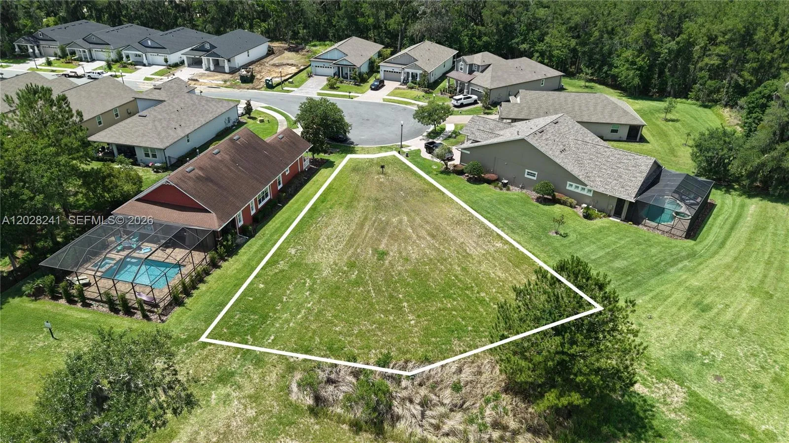 Foto de propiedad en 0 Forest Garden Court, FL 34601  con MLS# 
