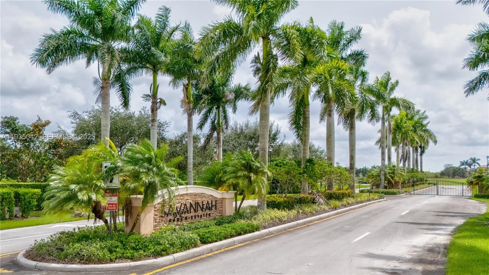Foto de propiedad en 001 SW 215 Avenue, Homestead, FL 33030 Homestead con MLS# 