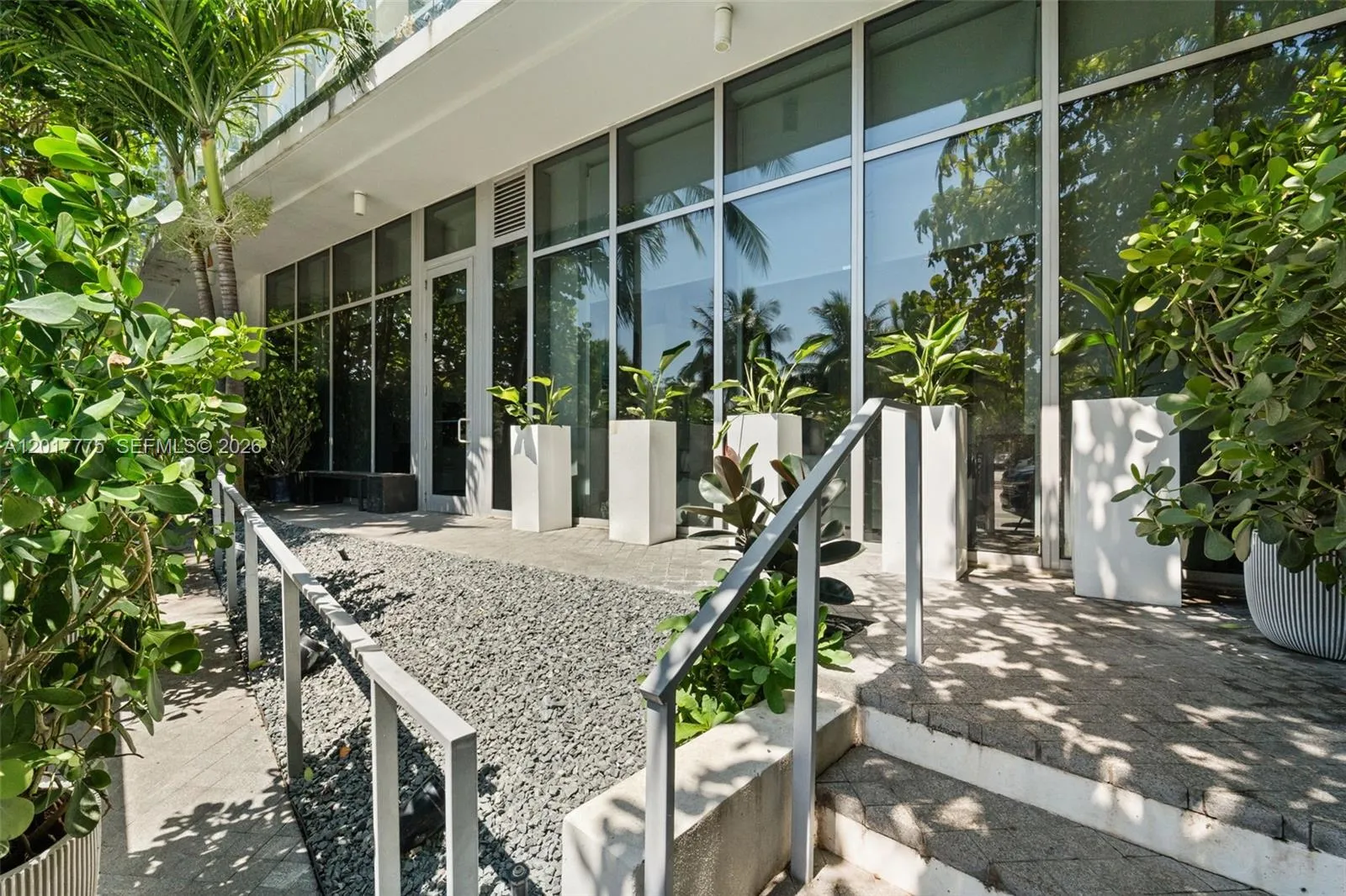En Renta 1 Collins Avenue 108, Miami Beach, FL 33139, Miami Beach, FL 33139