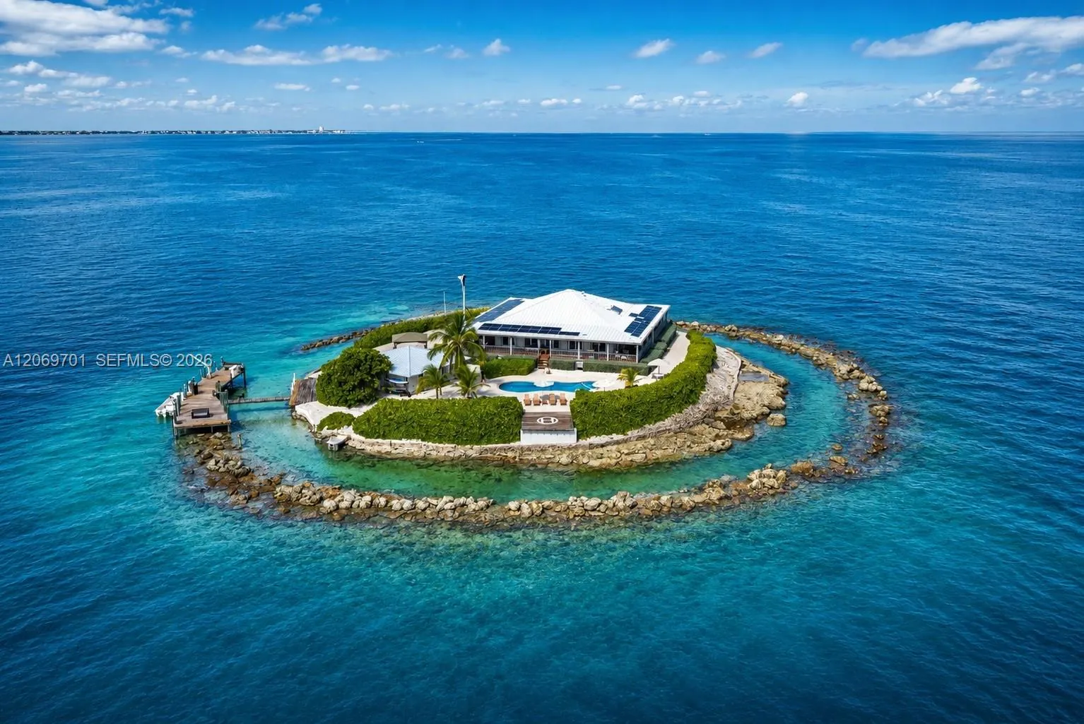 Foto de propiedad en 1 E Sister Rck Island, Marathon, FL 33050 Marathon con MLS# 