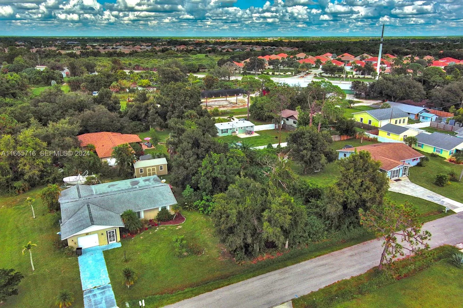 Foto de propiedad en 1 Gillespie Street, Englewood, FL 34223 Englewood con MLS# 