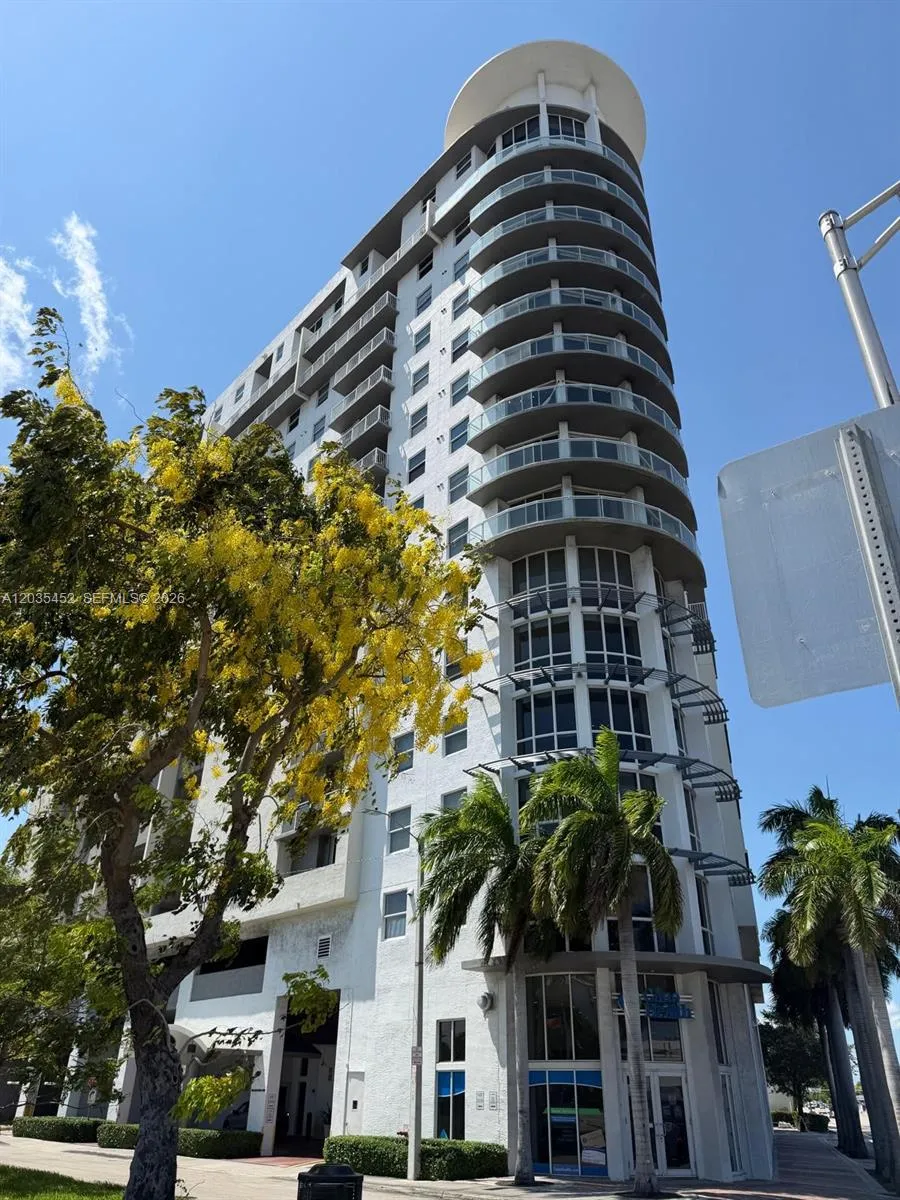 Foto de propiedad en 1 Glen Royal Parkway 1006, Miami, FL 33125 Miami con MLS# 