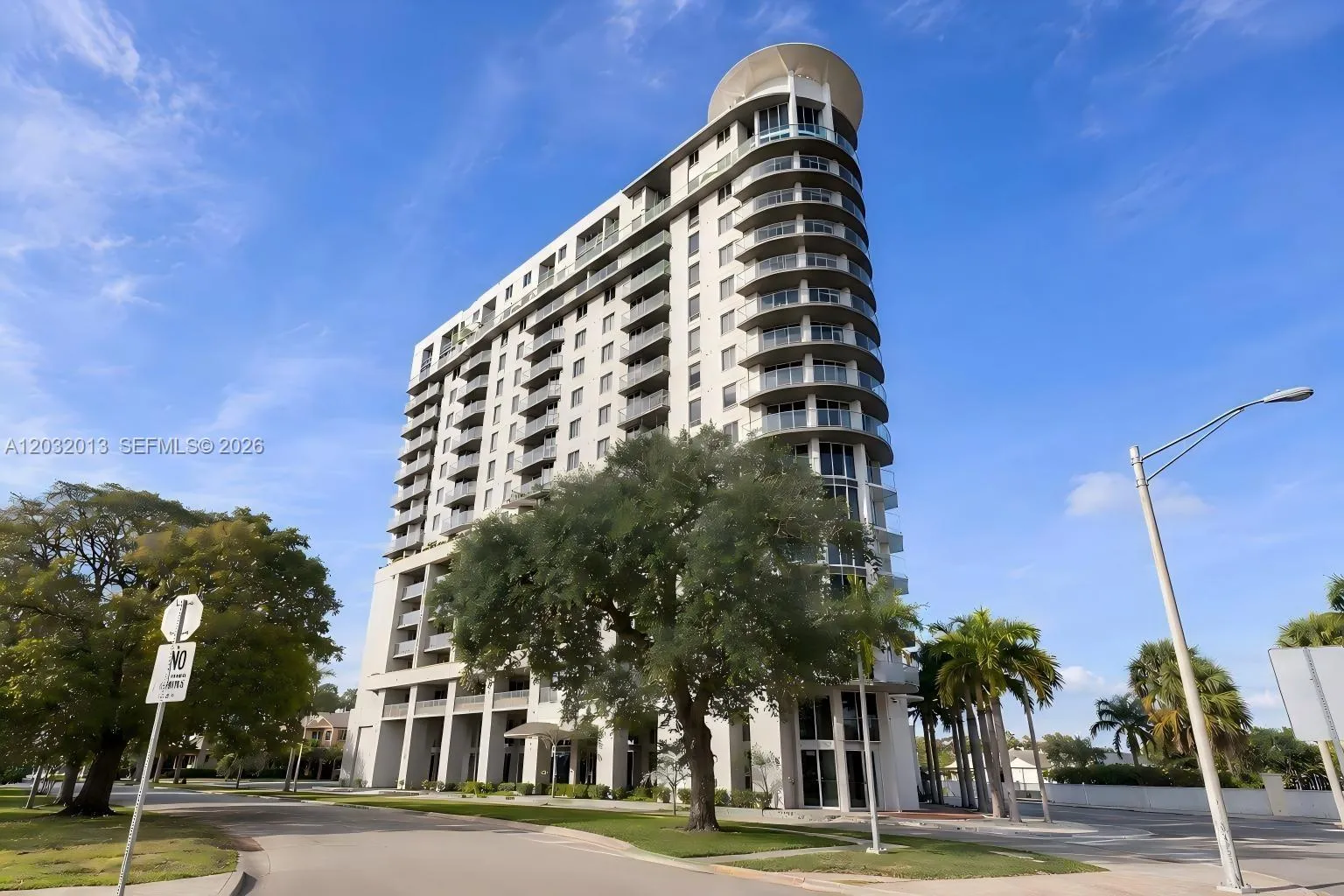 Foto de propiedad en 1 Glen Royal Parkway 1210, Miami, FL 33125 Miami con MLS# 