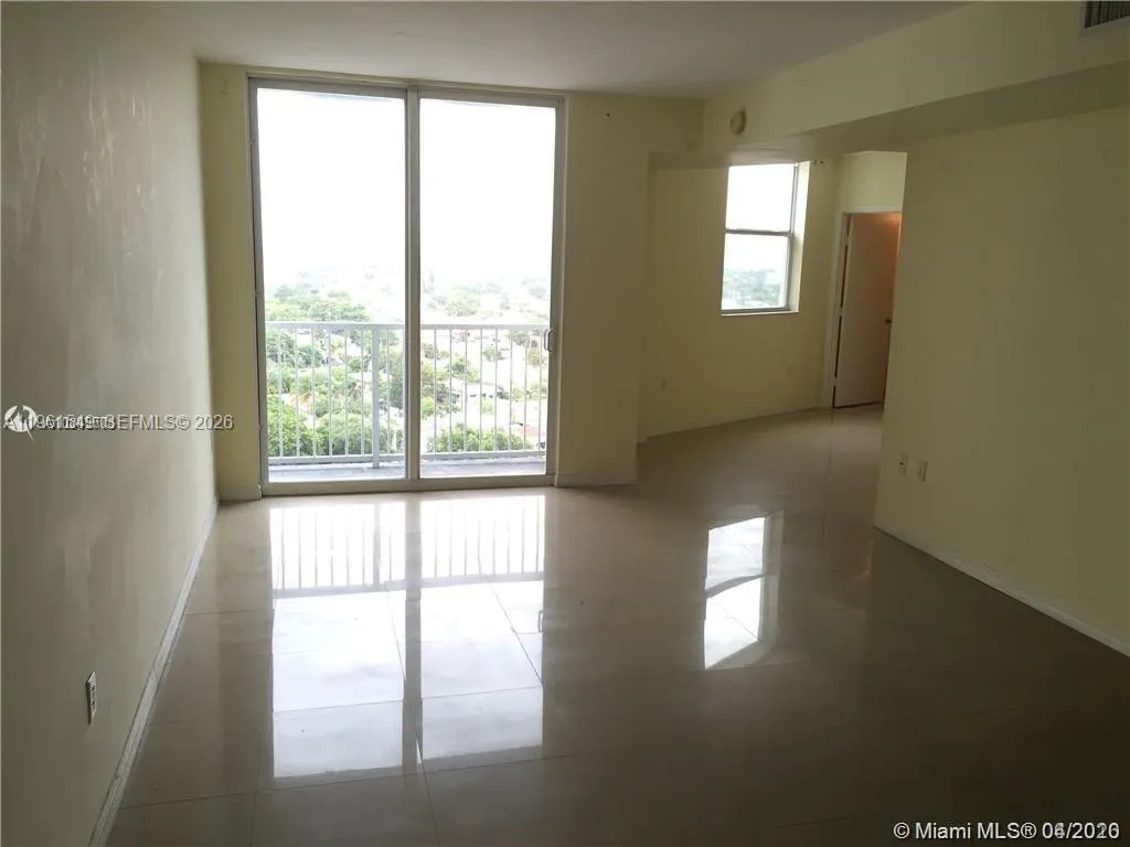 Foto de propiedad en 1 Glen Royal Parkway 1404, Miami, FL 33125 Miami con MLS# 