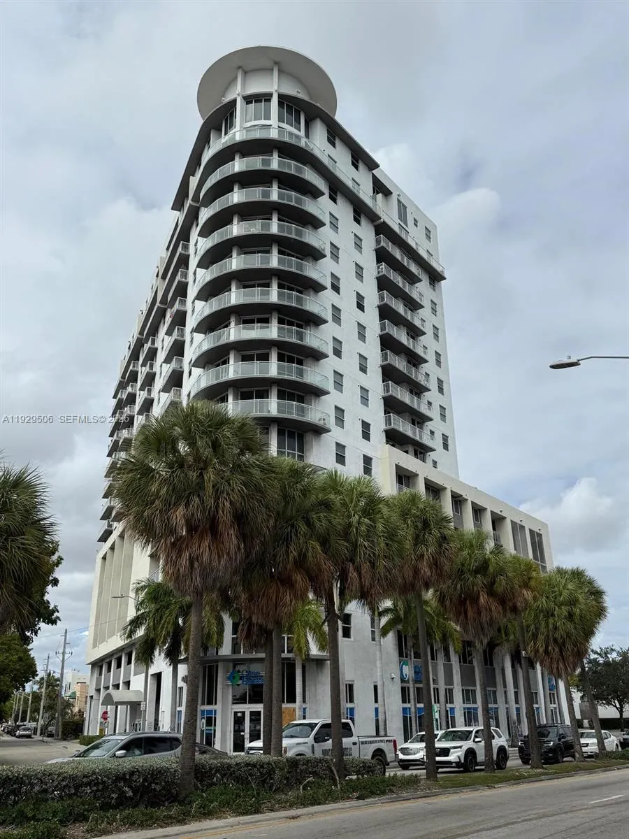 Foto de propiedad en 1 Glen Royal Parkway 1612, Miami, FL 33125 Miami con MLS# 