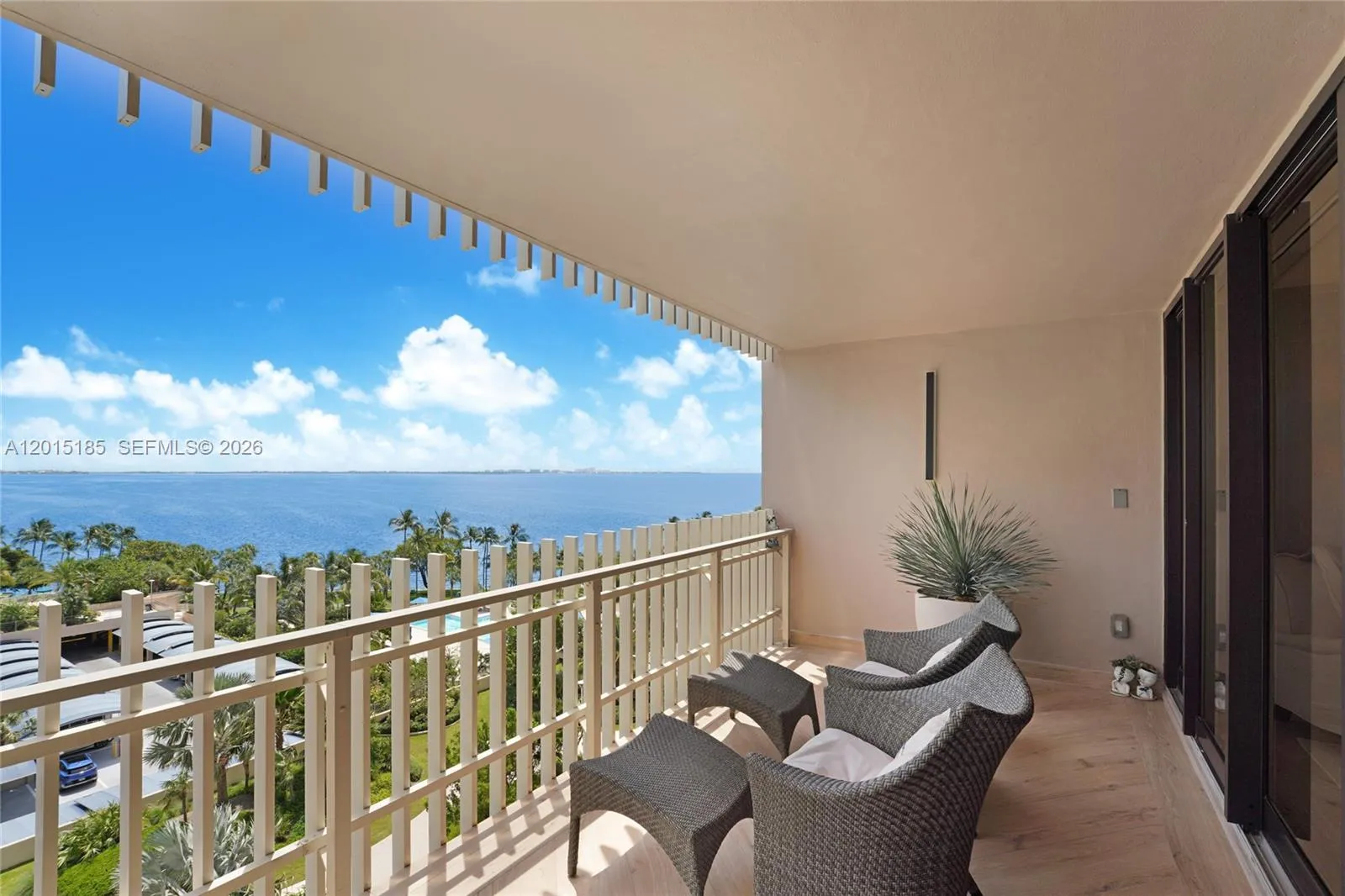 Foto de propiedad en 1 Grove Isle Drive A809, Miami, FL 33133 Miami con MLS# 
