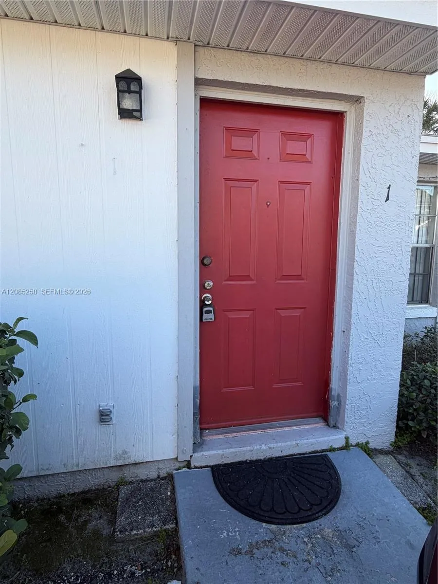 Foto de propiedad en 1 Lake Villa Way 1, FL 34743  con MLS# 