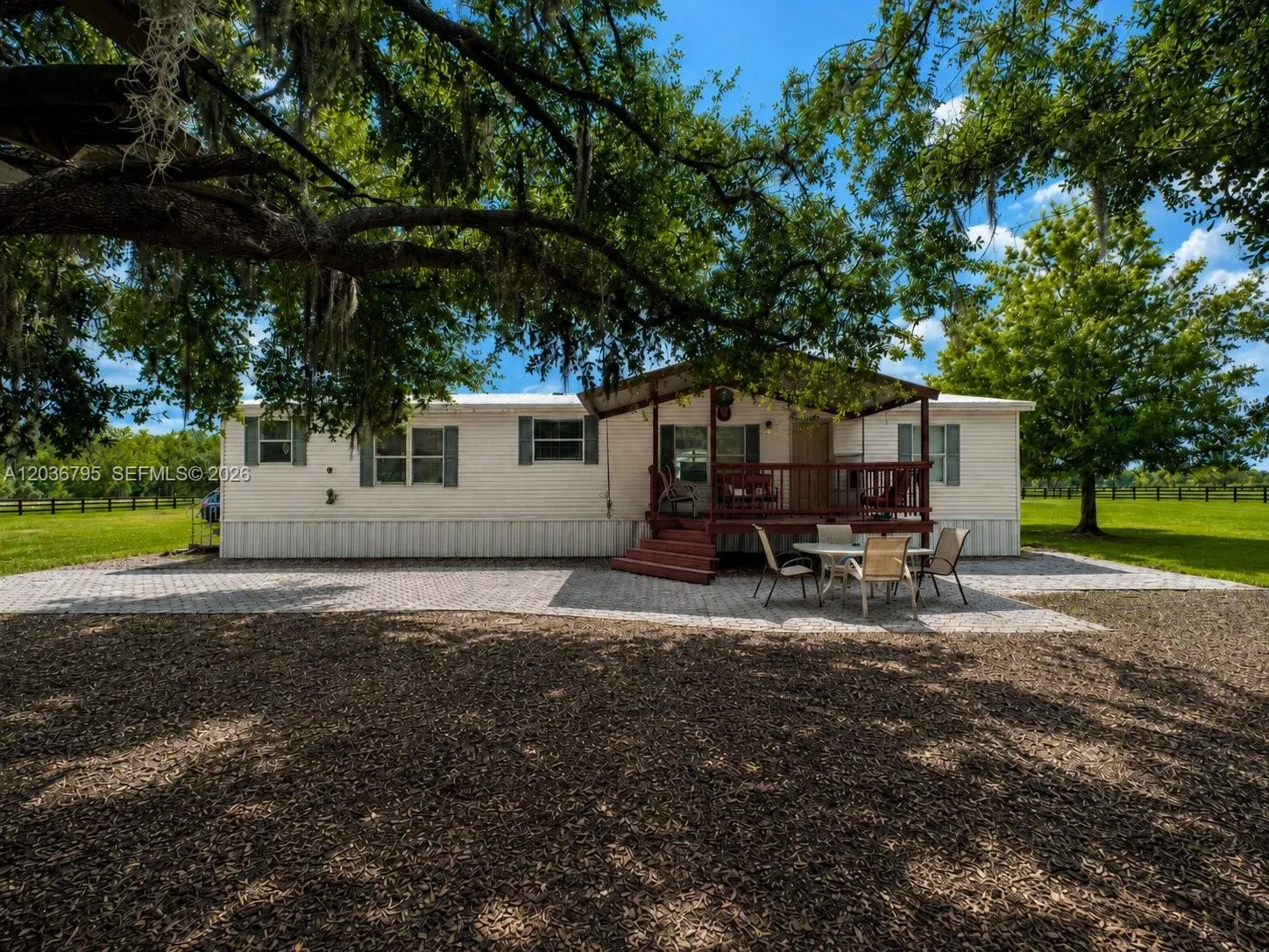 Foto de propiedad en 1 Ridge Road, Frostproof, FL 33843 Frostproof con MLS# 