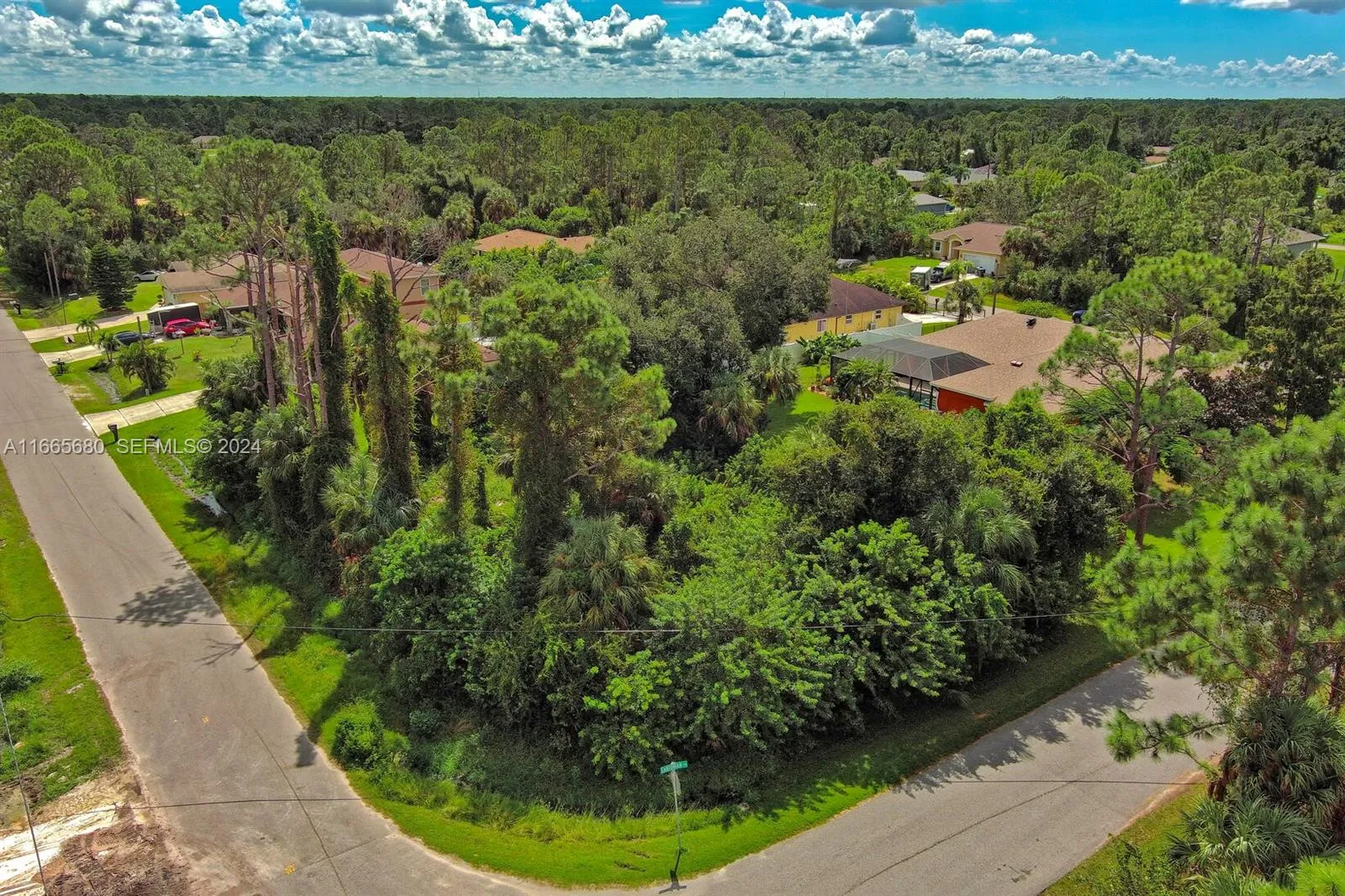 Foto de propiedad en #1 Vogler Lane, North Port, FL 34291 North Port con MLS# 
