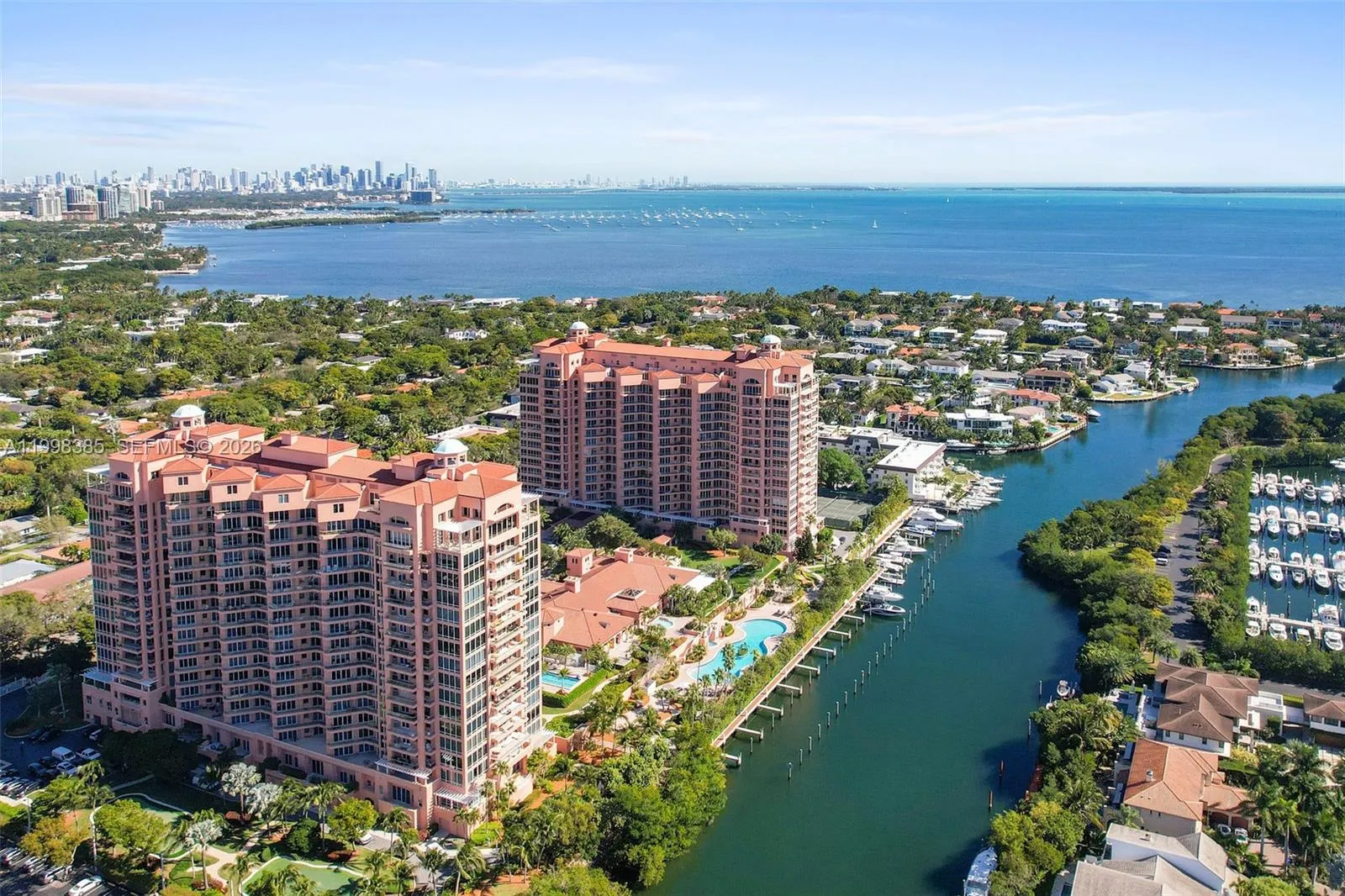 Foto de propiedad en 10 Edgewater Drive 7G, Coral Gables, FL 33133 Coral Gables con MLS# 