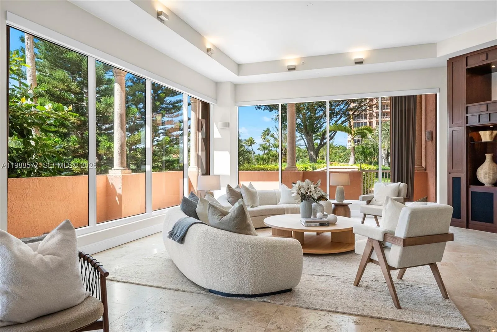Foto de propiedad en 10 Edgewater Drive S Lanai South, Coral Gables, FL 33133 Coral Gables con MLS# 