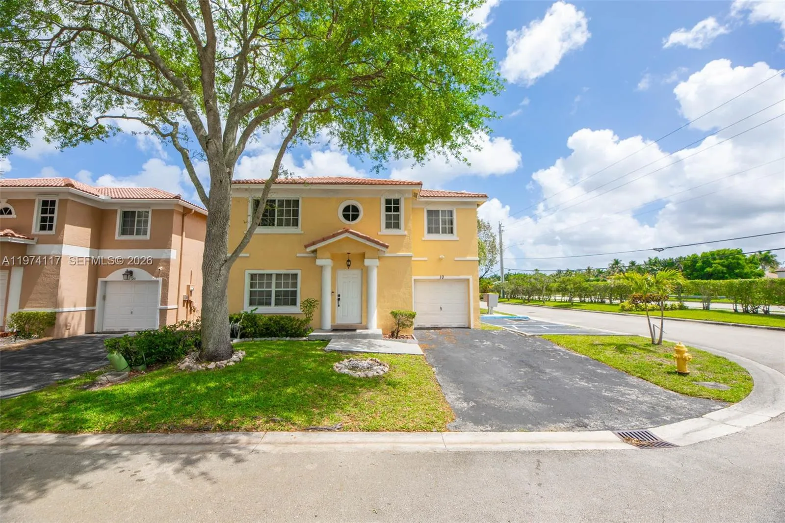 Foto de propiedad en 10 NW 110th Avenue, Plantation, FL 33324 Plantation con MLS# 