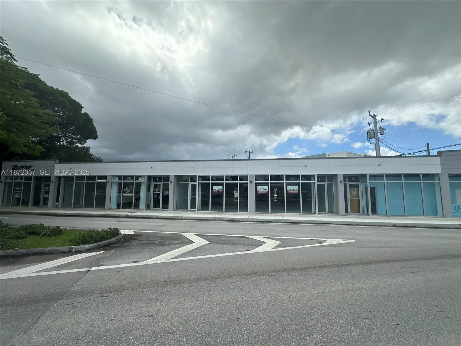 Foto de propiedad en 10 S Royal Poinciana Boulevard 3, Miami Springs, FL 33166 Miami Springs con MLS# 