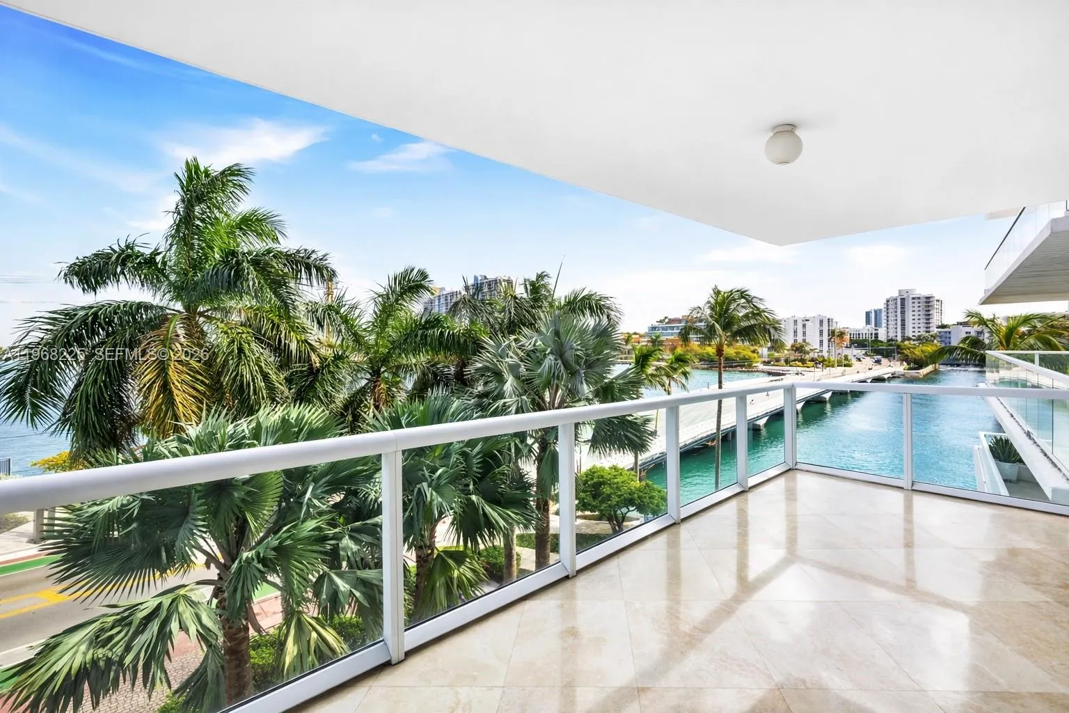 Foto de propiedad en 10 Venetian Way 403, Miami Beach, FL 33139 Miami Beach con MLS# 