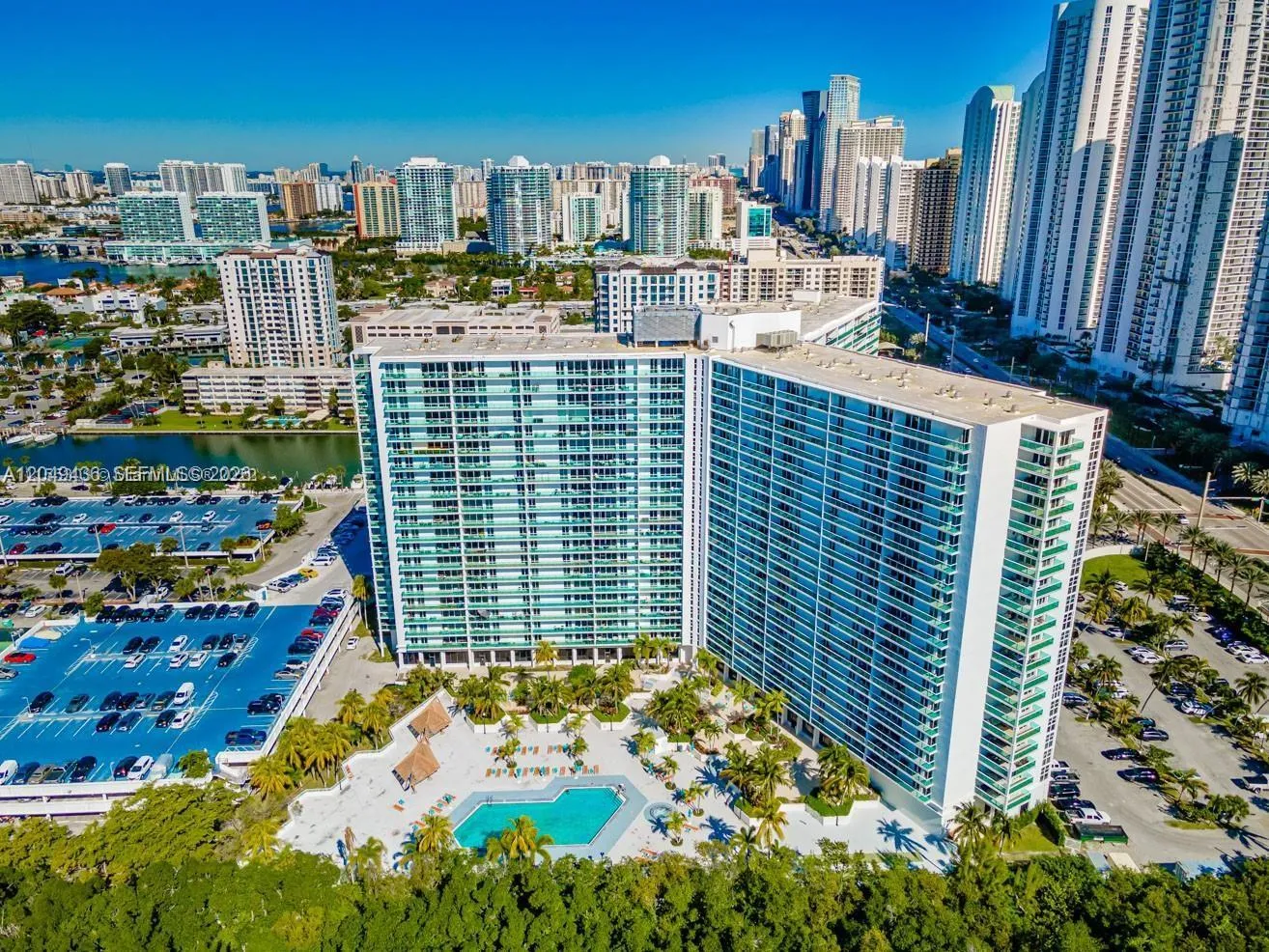 Foto de propiedad en 100 Bayview Drive 1622, Sunny Isles Beach, FL 33160 Sunny Isles Beach con MLS#