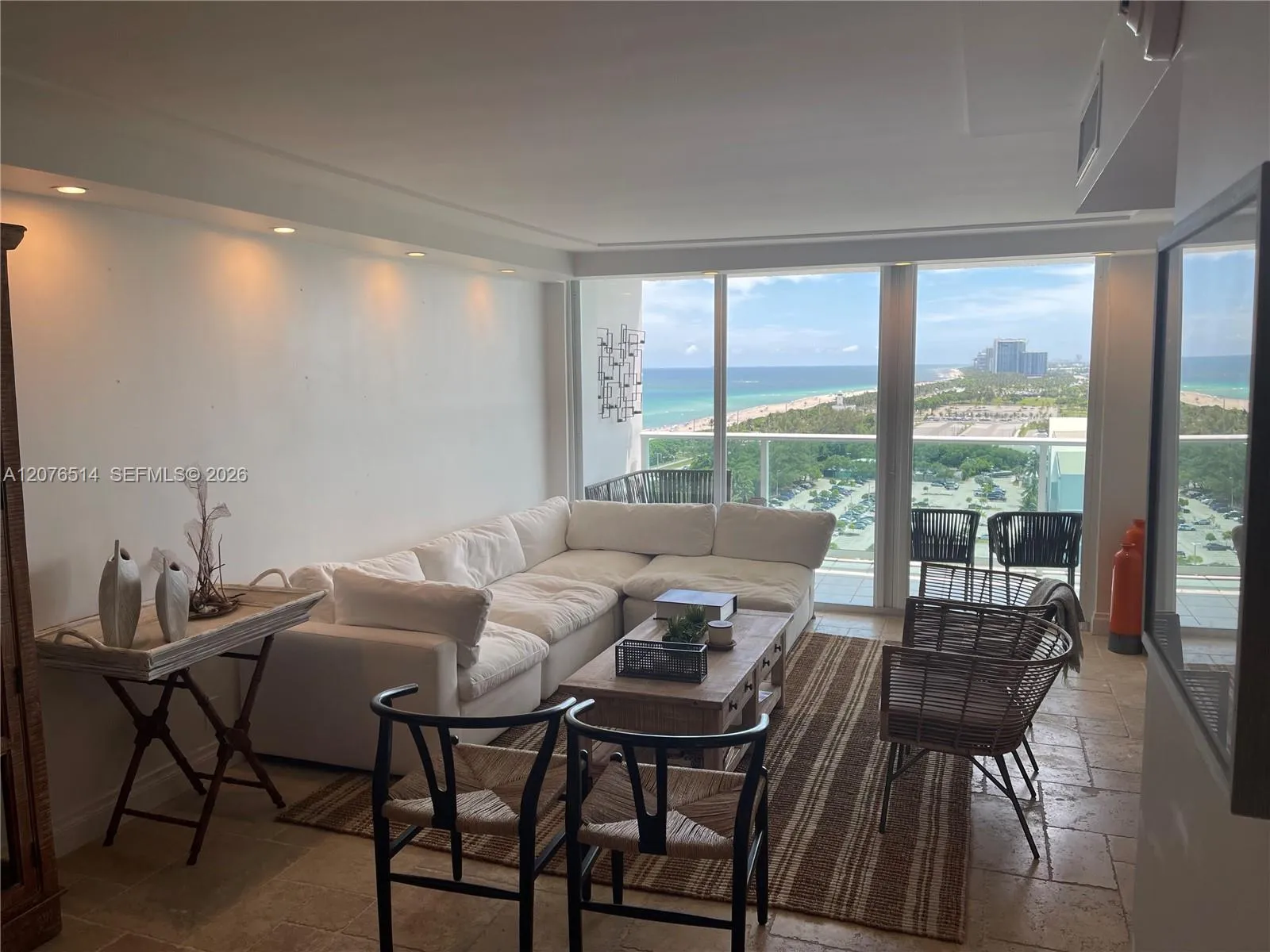 Foto de propiedad en 100 Bayview Drive 1924, Sunny Isles Beach, FL 33160 Sunny Isles Beach con MLS# 