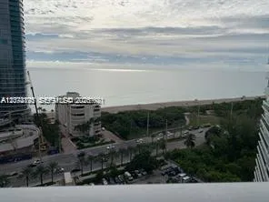 Foto de propiedad en 100 Bayview Drive 2010, Sunny Isles Beach, FL 33160 Sunny Isles Beach con MLS# 