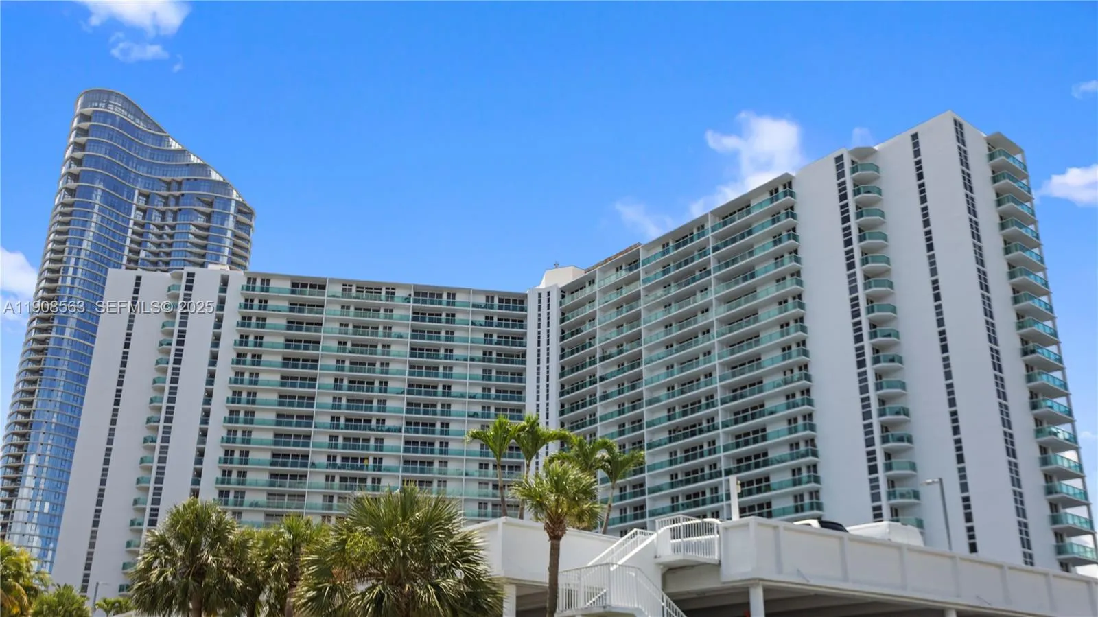 Foto de propiedad en 100 Bayview Drive 227, Sunny Isles Beach, FL 33160 Sunny Isles Beach con MLS# 
