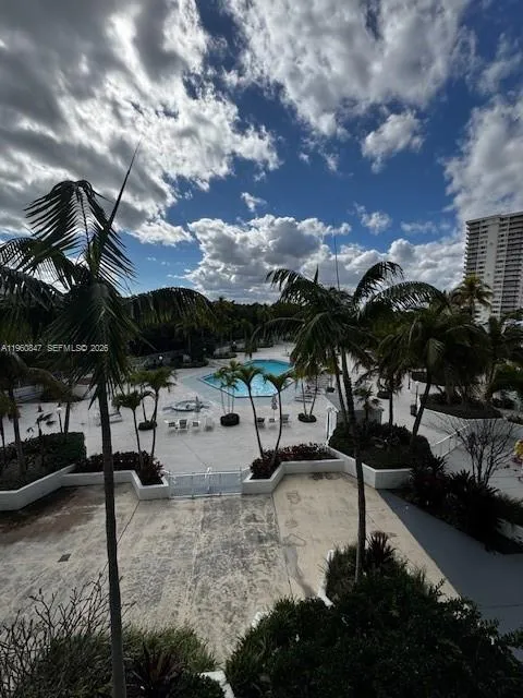 Foto de propiedad en 100 Bayview Drive 319, Sunny Isles Beach, FL 33160 Sunny Isles Beach con MLS# 