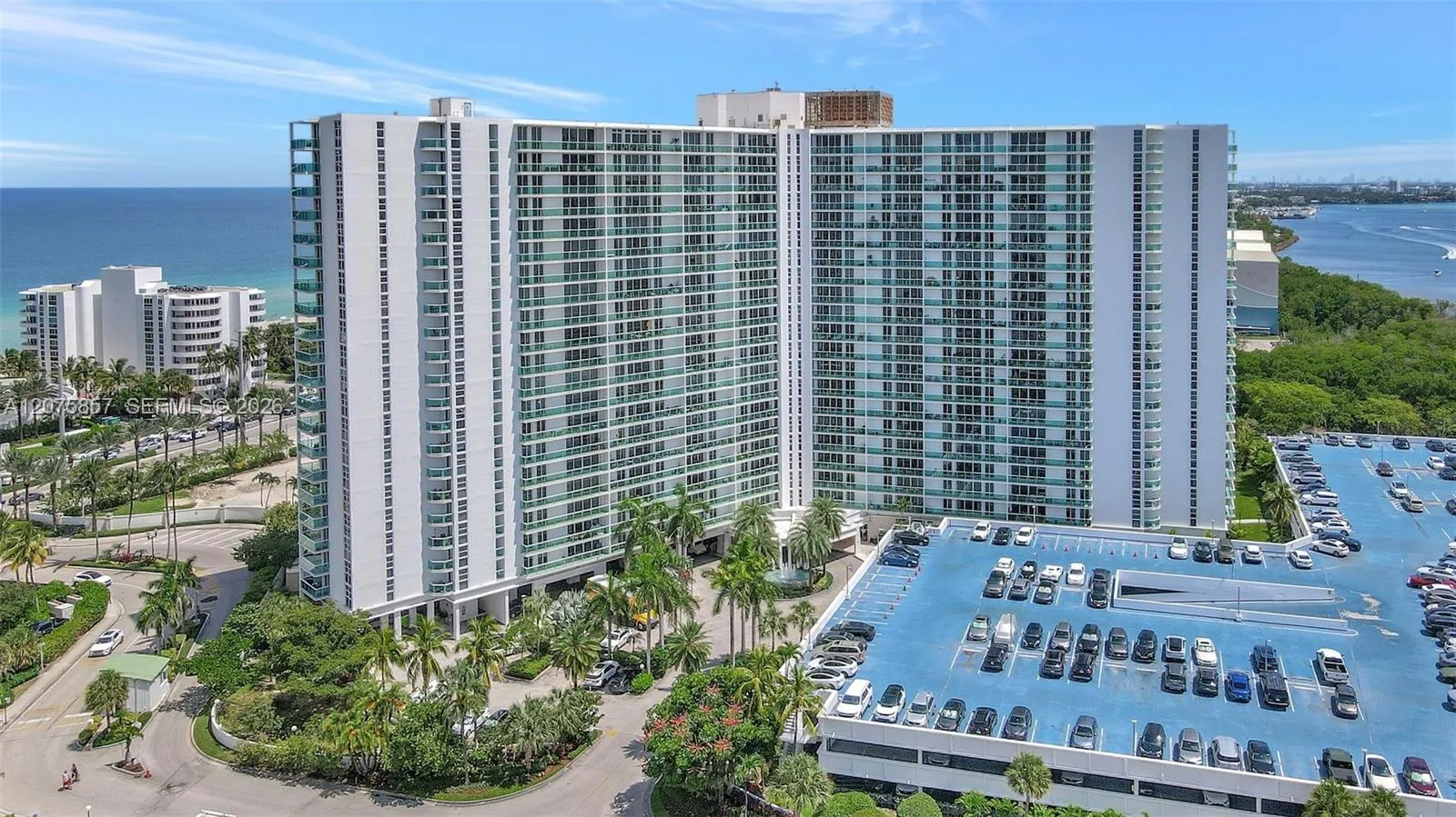 Foto de propiedad en 100 Bayview Drive 502, Sunny Isles Beach, FL 33160 Sunny Isles Beach con MLS# 
