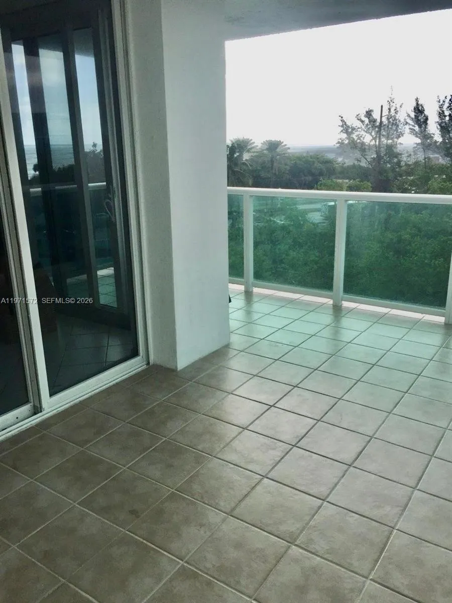 Foto de propiedad en 100 Bayview Drive 516, Sunny Isles Beach, FL 33160 Sunny Isles Beach con MLS# 