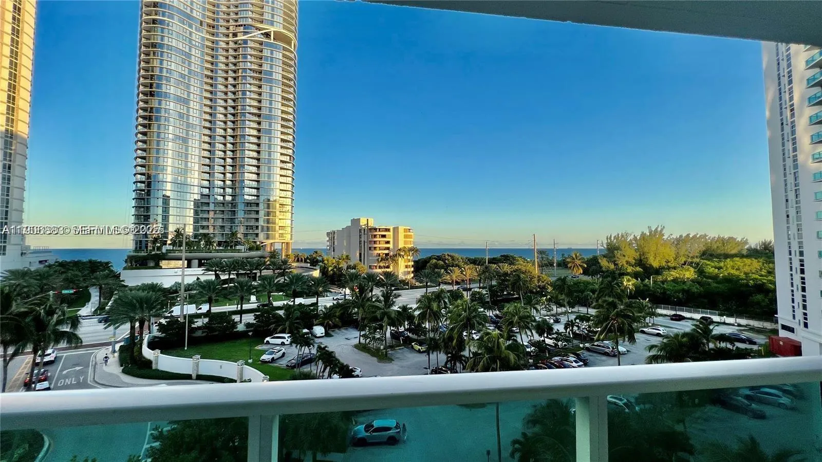 Foto de propiedad en 100 Bayview Drive 607, Sunny Isles Beach, FL 33160 Sunny Isles Beach con MLS# 