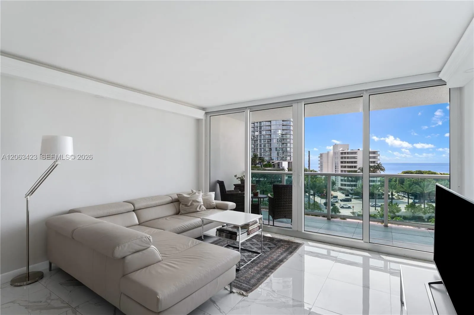 Foto de propiedad en 100 Bayview Drive 709, Sunny Isles Beach, FL 33160 Sunny Isles Beach con MLS#