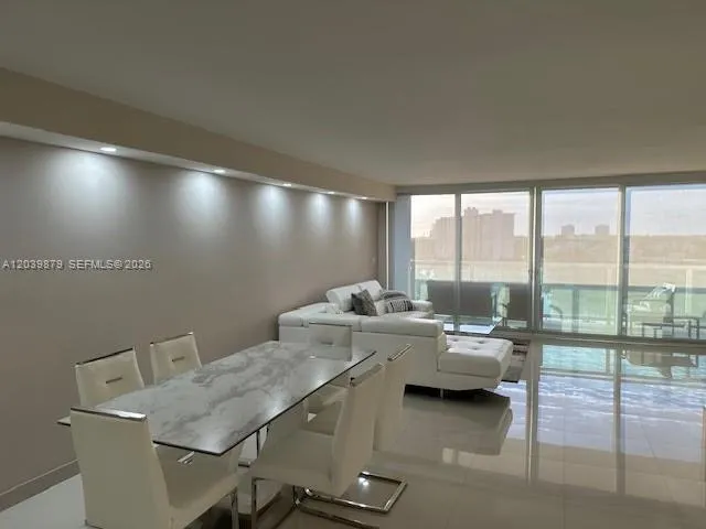 Foto de propiedad en 100 Bayview Drive 904, Sunny Isles Beach, FL 33160 Sunny Isles Beach con MLS# 