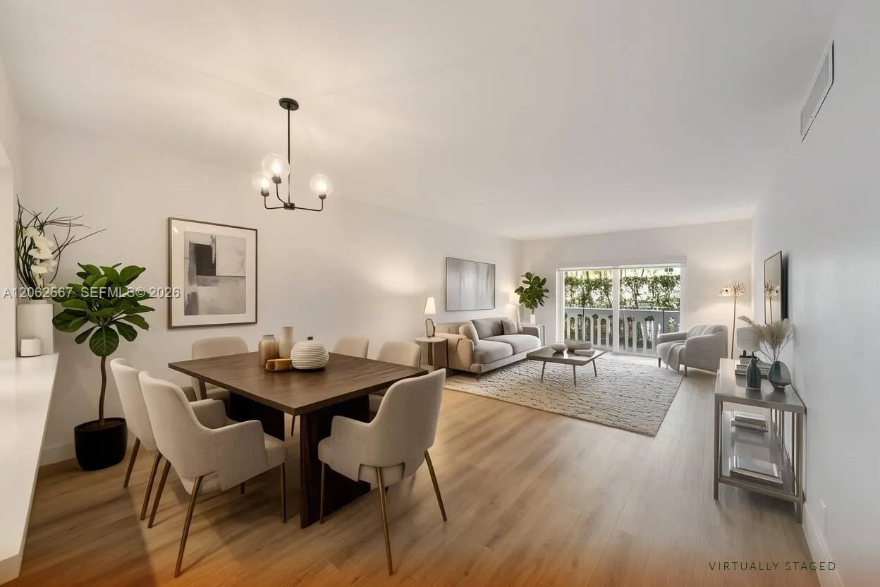 Foto de propiedad en 100 Edgewater Drive 138, Coral Gables, FL 33133 Coral Gables con MLS# 