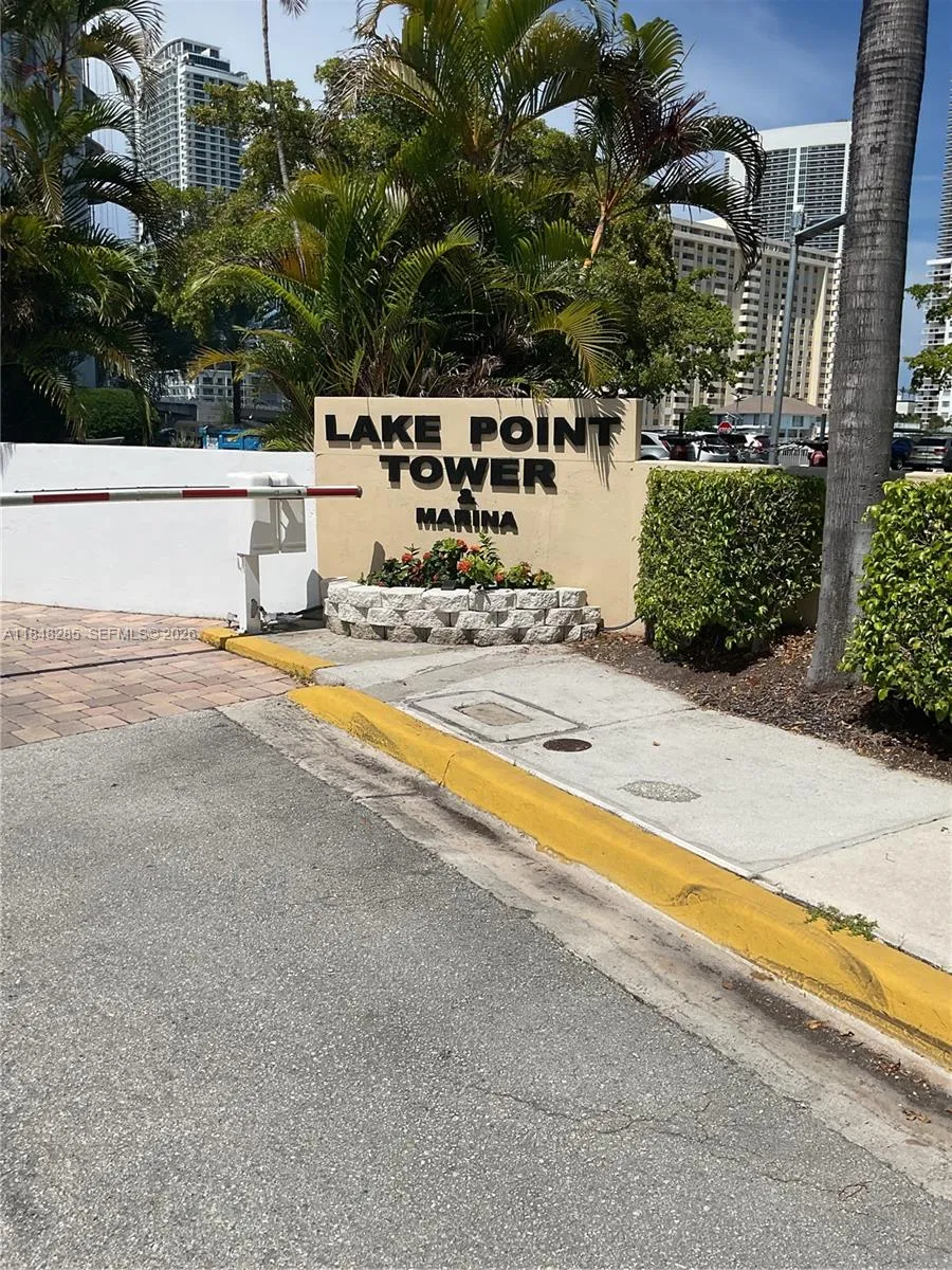Foto de propiedad en 100 Golden Isles Drive 706, Hallandale Beach, FL 33009 Hallandale Beach con MLS# 