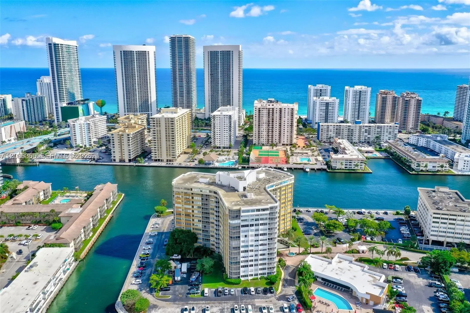 Foto de propiedad en 100 Golden Isles Drive 810, Hallandale Beach, FL 33009 Hallandale Beach con MLS# 