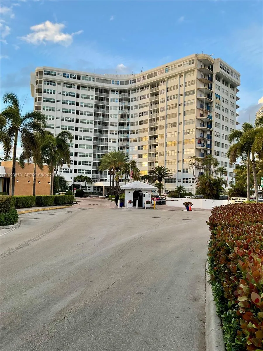 Foto de propiedad en 100 Golden Isles Drive 814, Hallandale Beach, FL 33009 Hallandale Beach con MLS# 