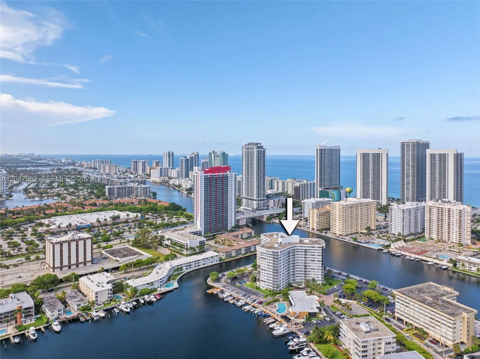 Foto de propiedad en 100 Golden Isles Drive 901, Hallandale Beach, FL 33009 Hallandale Beach con MLS# 