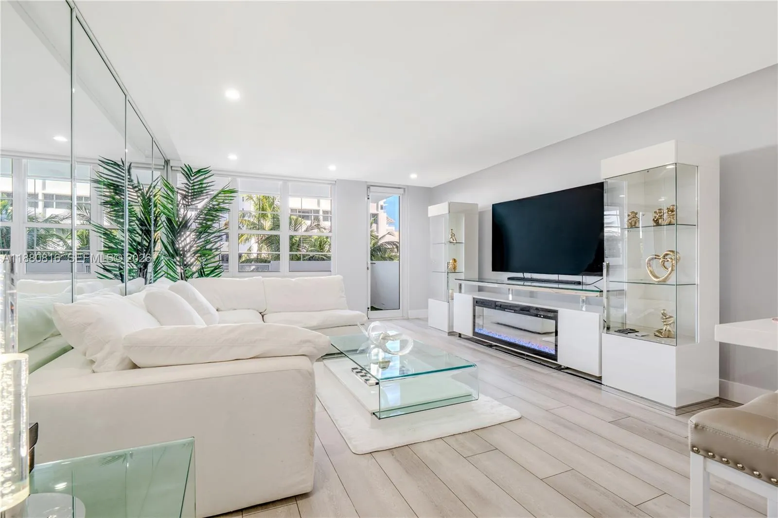Foto de propiedad en 100 Lincoln Road 323, Miami Beach, FL 33139 Miami Beach con MLS# 