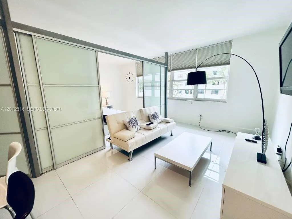 Foto de propiedad en 100 Lincoln Road 526, Miami Beach, FL 33139 Miami Beach con MLS#