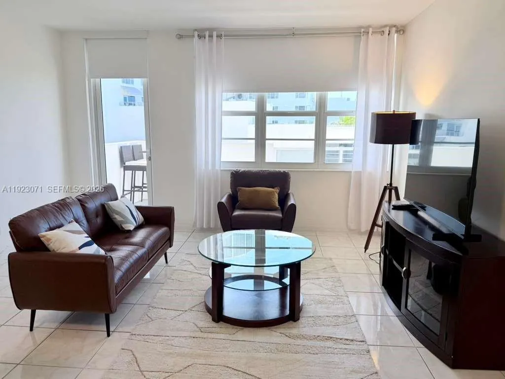 Foto de propiedad en 100 Lincoln Road 541, Miami Beach, FL 33139 Miami Beach con MLS#