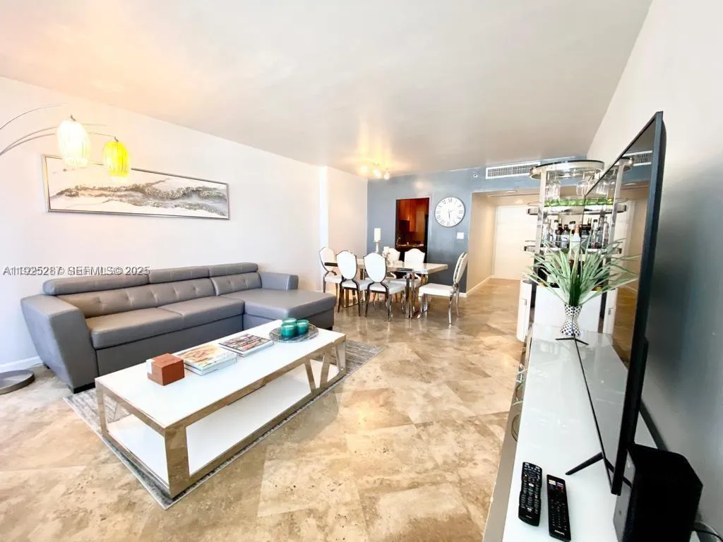 Foto de propiedad en 100 Lincoln Road 608, Miami Beach, FL 33139 Miami Beach con MLS# 