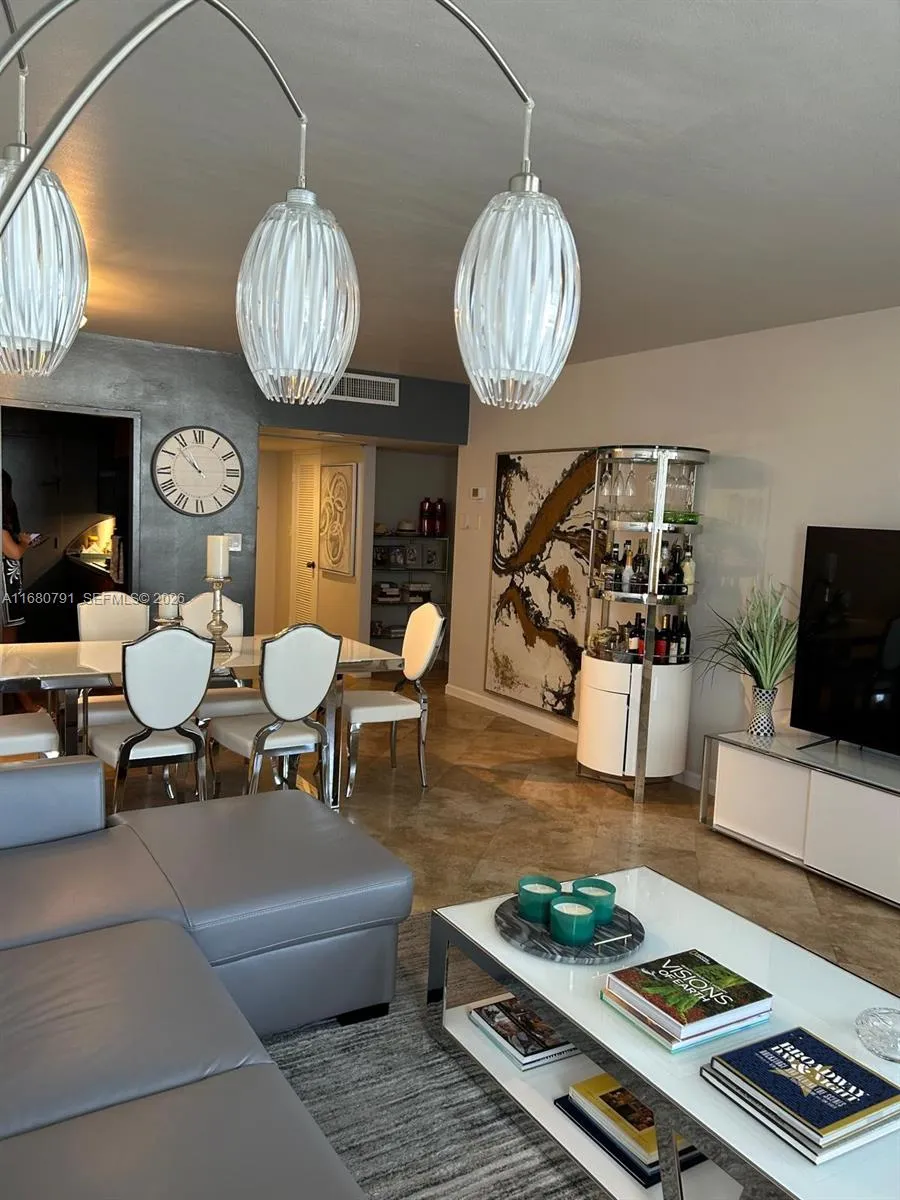 Foto de propiedad en 100 Lincoln Road 608, Miami Beach, FL 33139 Miami Beach con MLS#