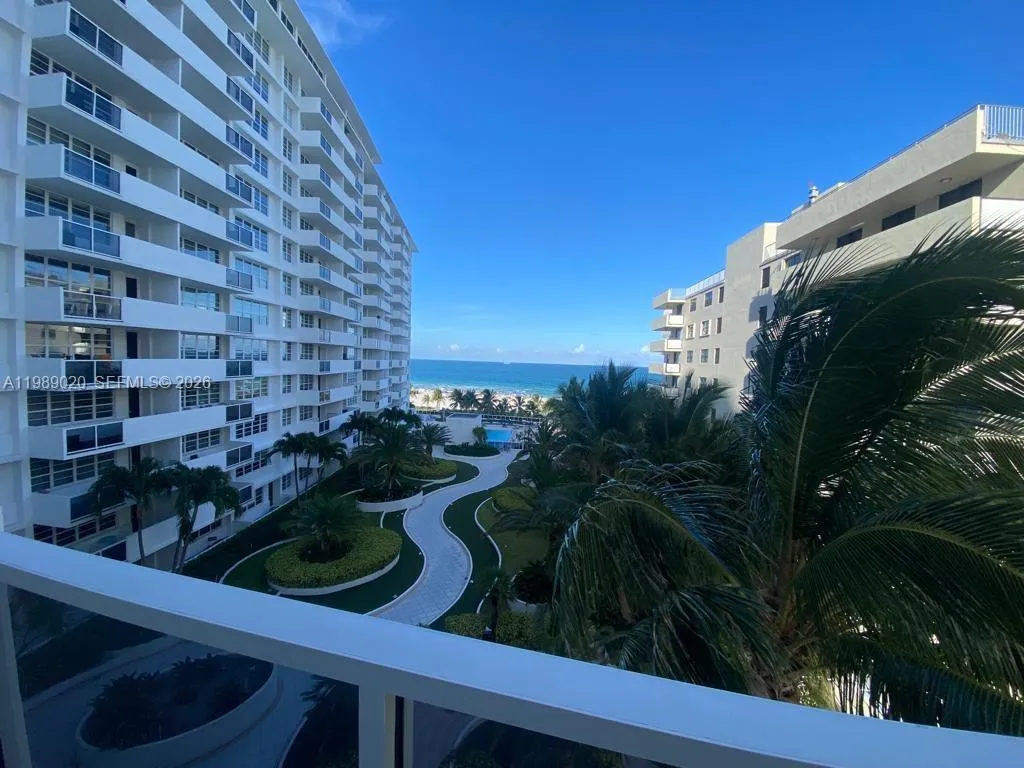 Foto de propiedad en 100 Lincoln Road 721, Miami Beach, FL 33139 Miami Beach con MLS#