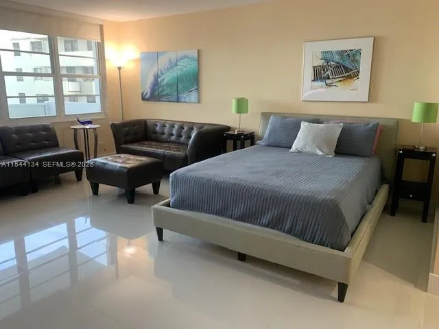 Foto de propiedad en 100 Lincoln Road 819, Miami Beach, FL 33139 Miami Beach con MLS#