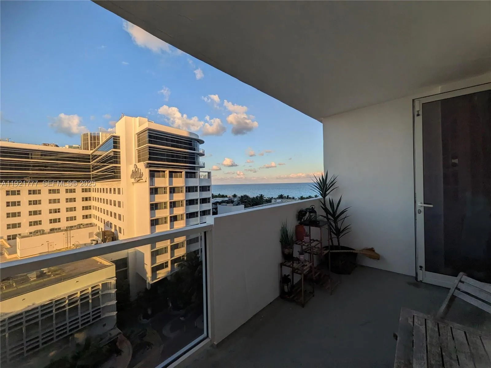 Foto de propiedad en 100 Lincoln Road 904, Miami Beach, FL 33139 Miami Beach con MLS#