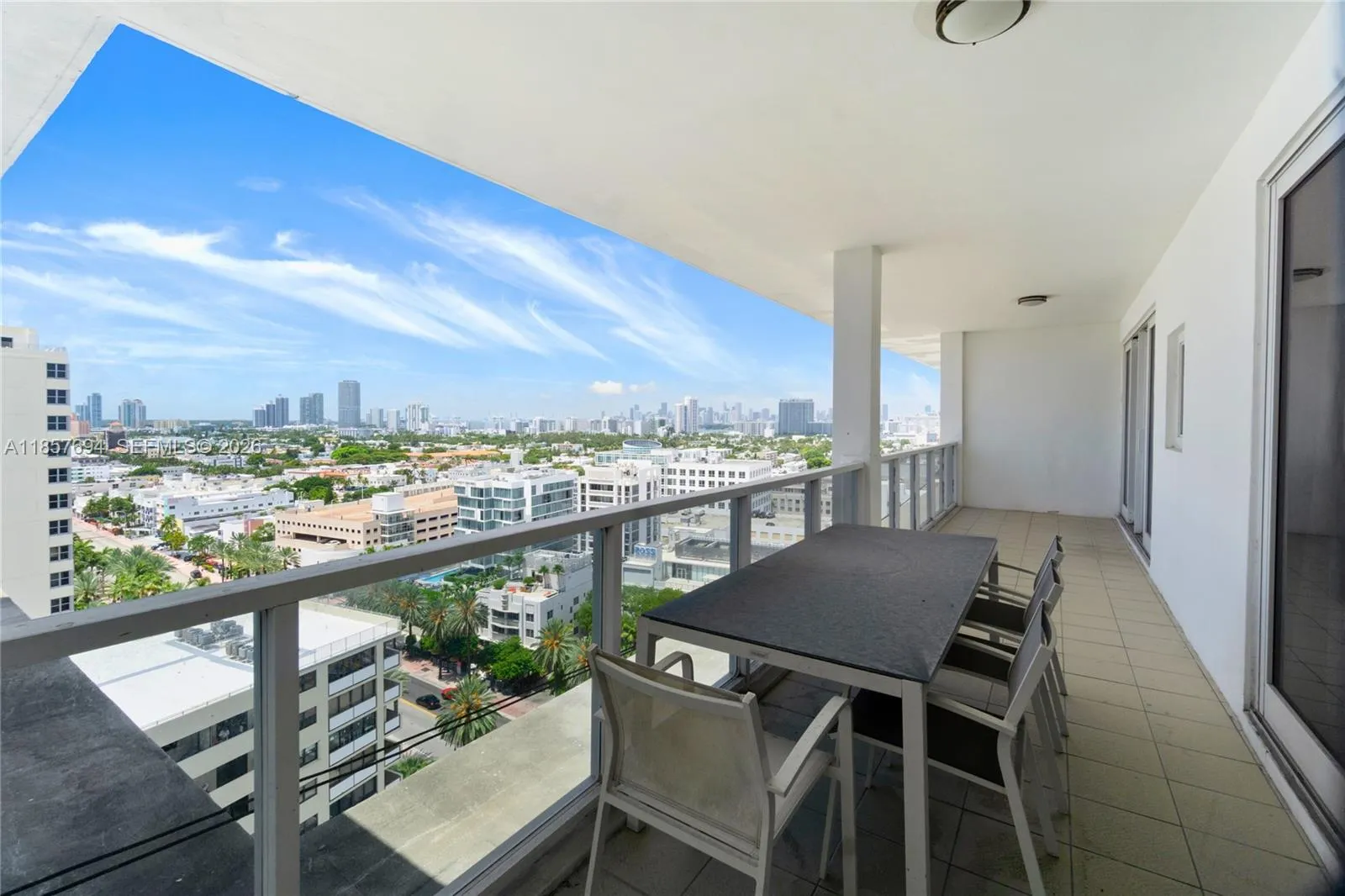 Foto de propiedad en 100 Lincoln Road PH14, Miami Beach, FL 33139 Miami Beach con MLS#