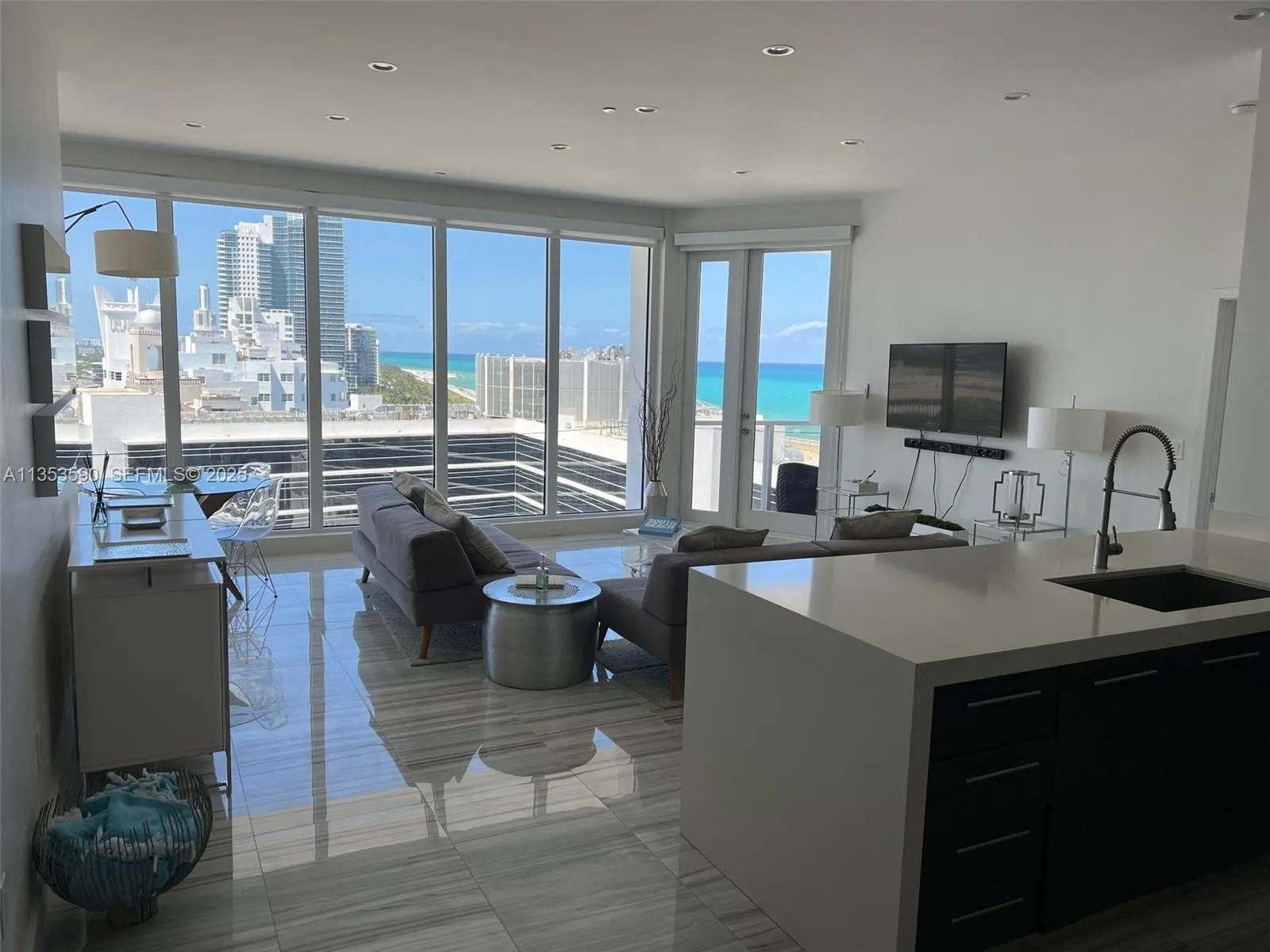 Foto de propiedad en 100 Lincoln Road PH9, Miami Beach, FL 33139 Miami Beach con MLS# 
