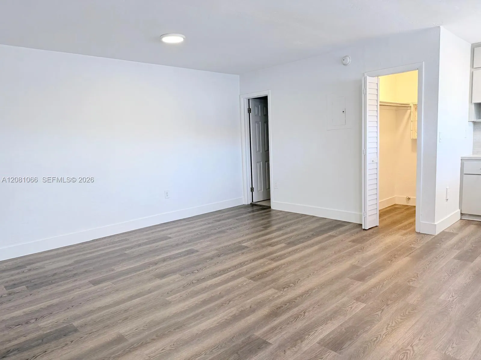 Foto de propiedad en 100 Madeira Avenue 7, Coral Gables, FL 33134 Coral Gables con MLS# 
