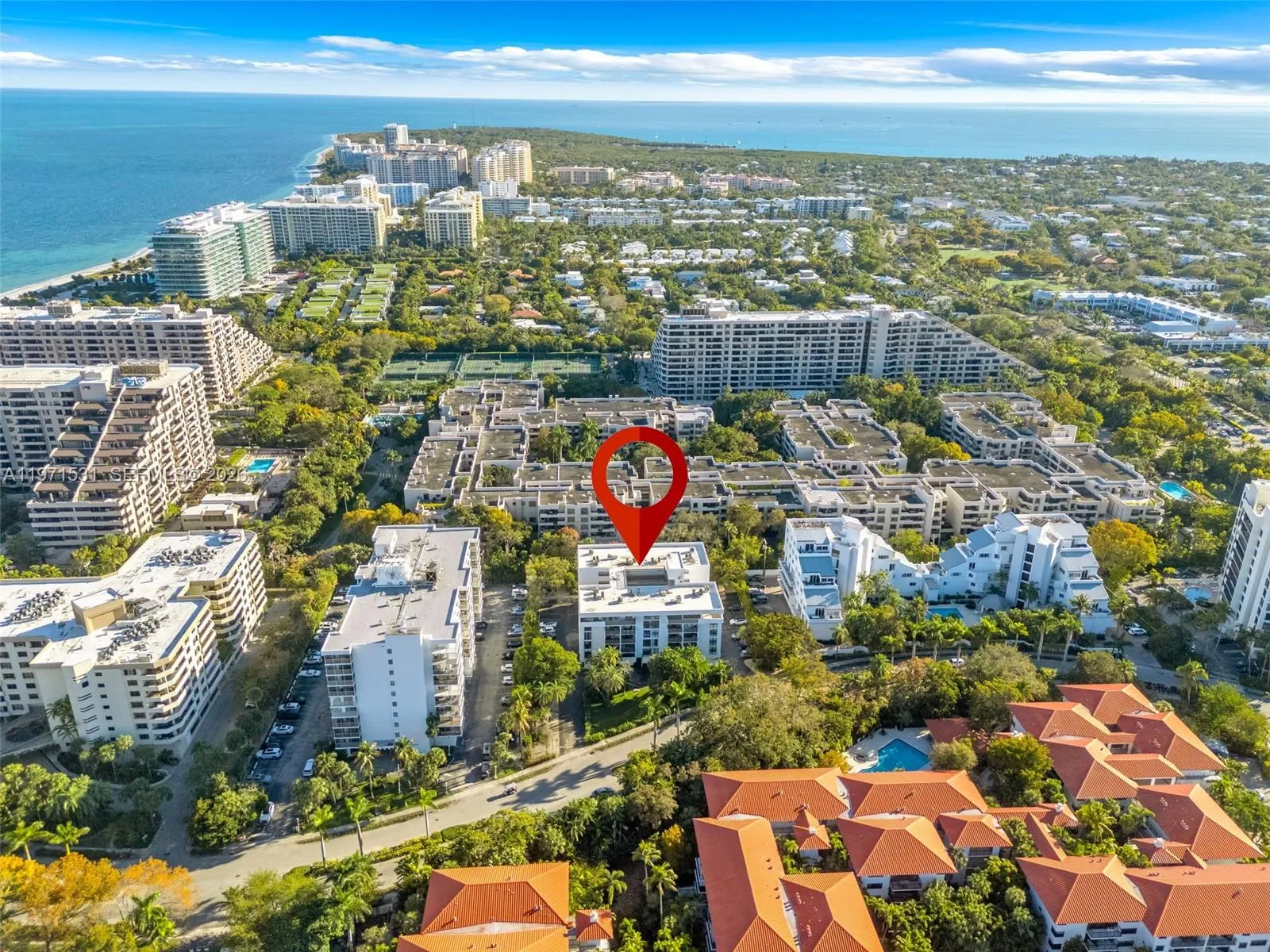 Foto de propiedad en 100 Ocean Lane Drive 301, Key Biscayne, FL 33149 Key Biscayne con MLS# 