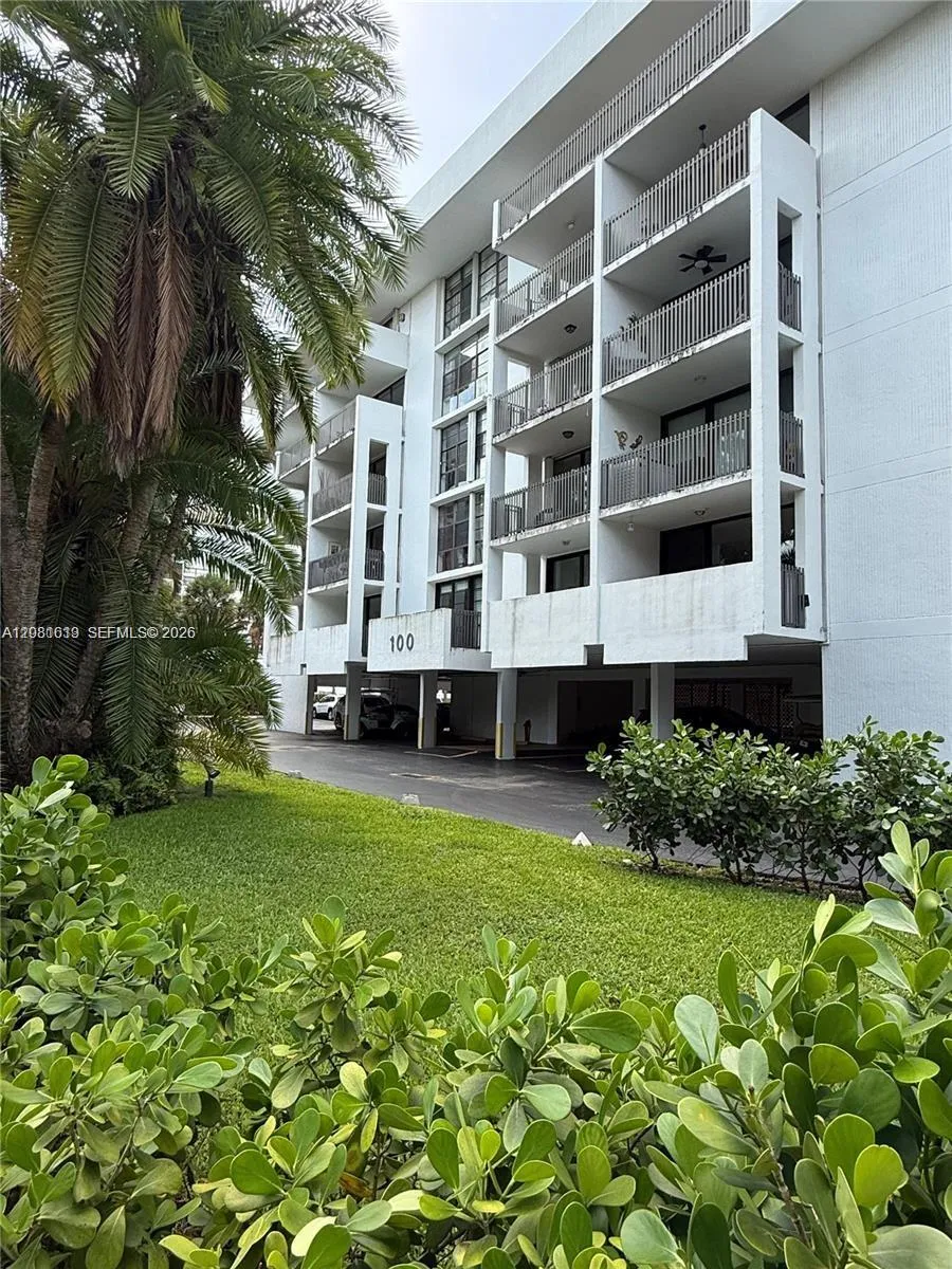 Foto de propiedad en 100 Ocean Lane Drive 303, Key Biscayne, FL 33149 Key Biscayne con MLS# 