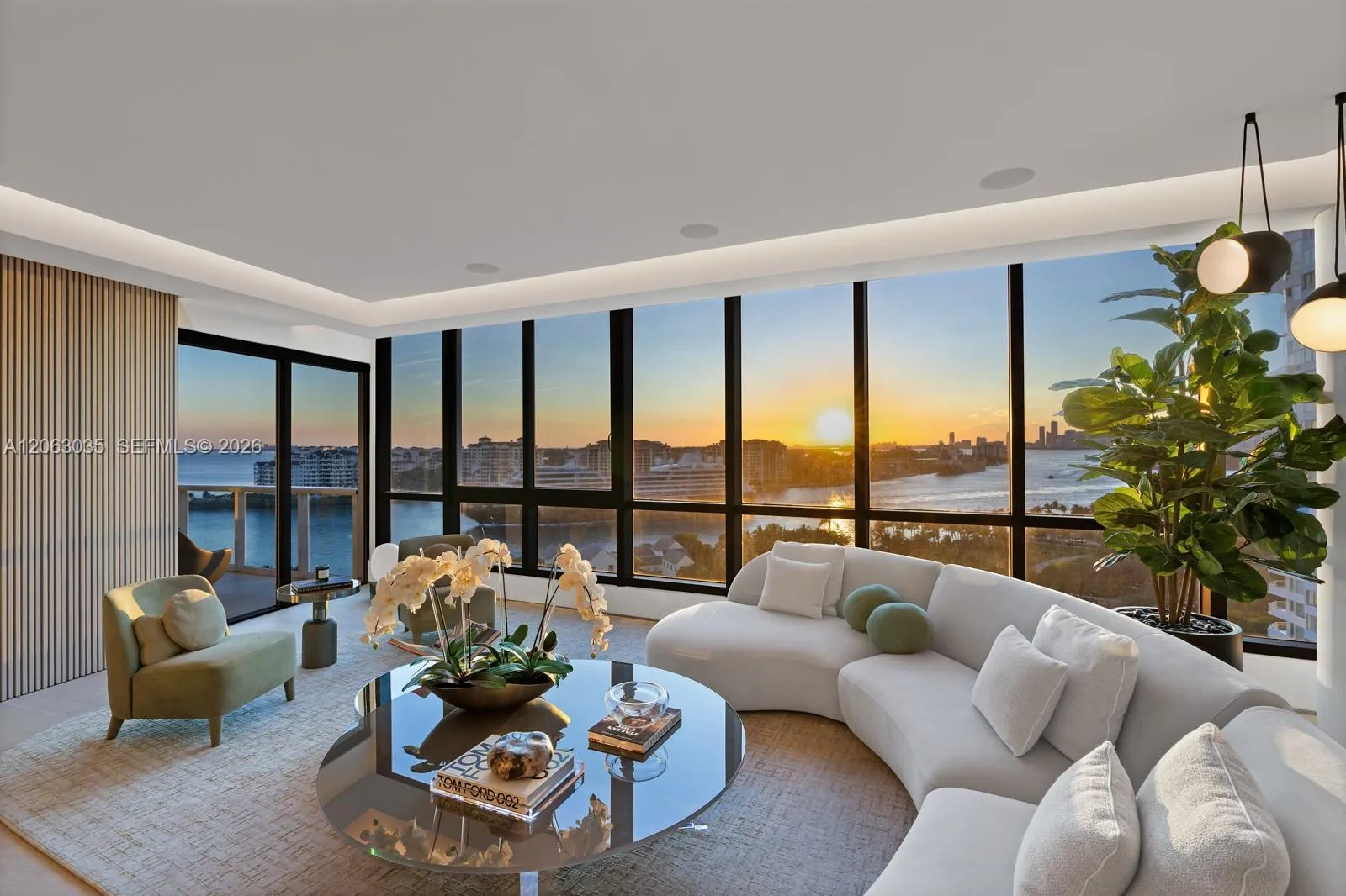 Foto de propiedad en 100 S Pointe Drive 1201/1202, Miami Beach, FL 33139 Miami Beach con MLS# 
