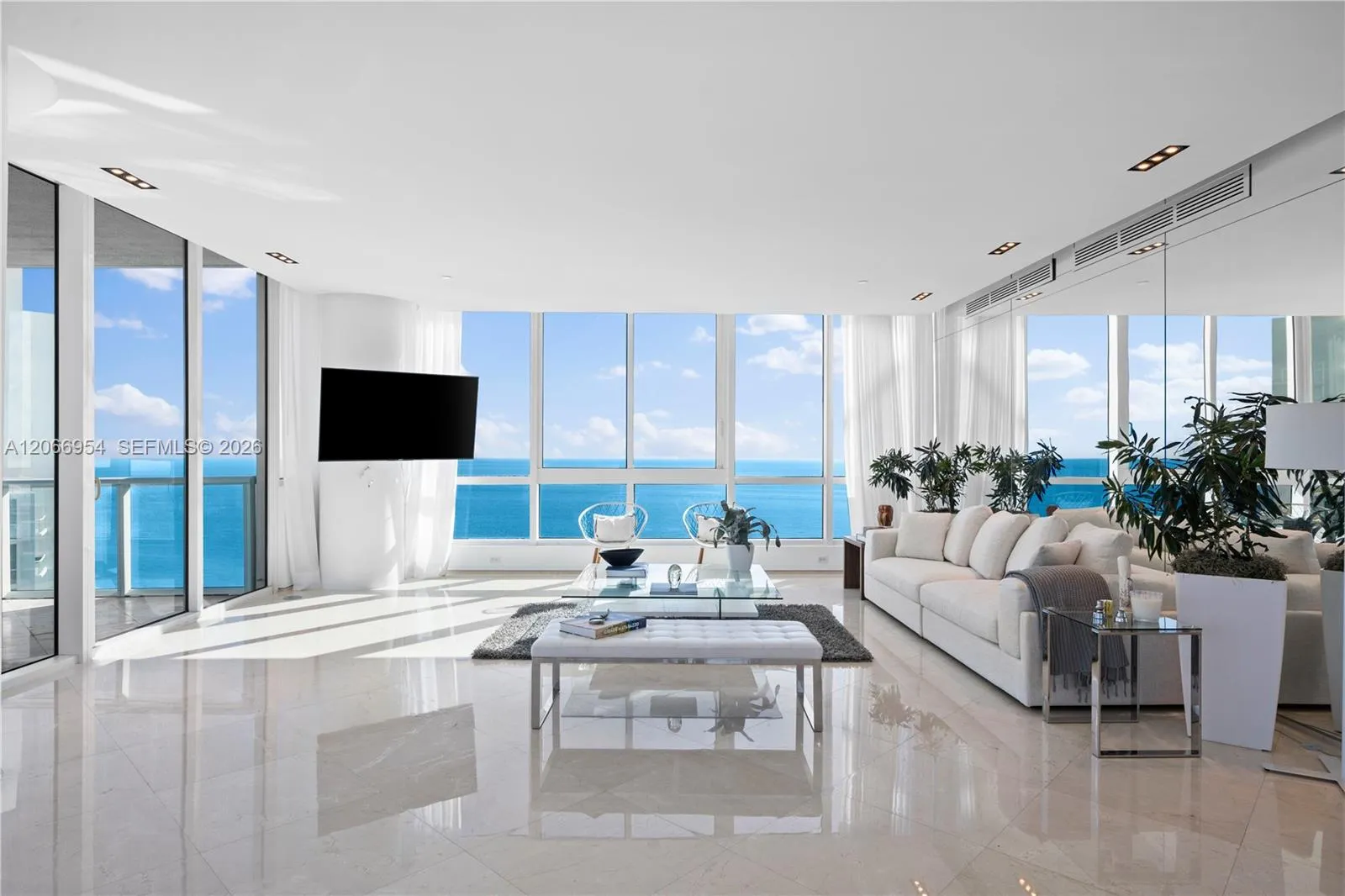 Alquilada 100 S Pointe Drive 3207, Miami Beach, FL 33139, Miami Beach, FL 33139